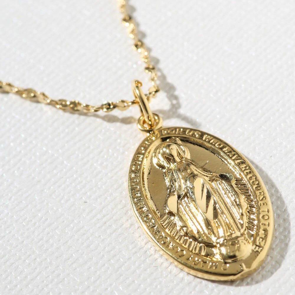 New Vanessa Mooney MADONNA SINGLE NECKLACE gold